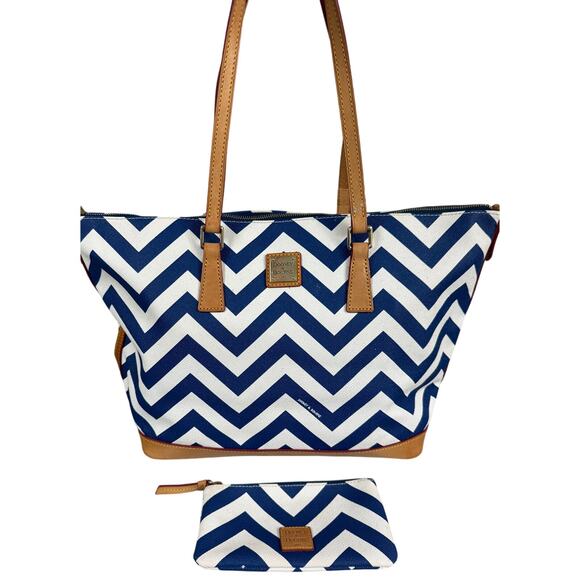 Dooney & Bourke Navy Chevron Tote w/ Pouch Canvas Leather Trim NWT Excellent - Picture 1 of 12